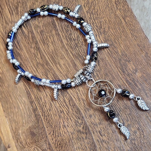 Vintage Lightweight Dreamcatcher Pendant Beaded Necklace, Barrel Closure - Picture 2 of 8